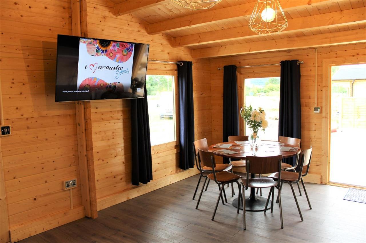 Stunning 5-Bed Cabin In Ashton Under Hill Evesham Dış mekan fotoğraf