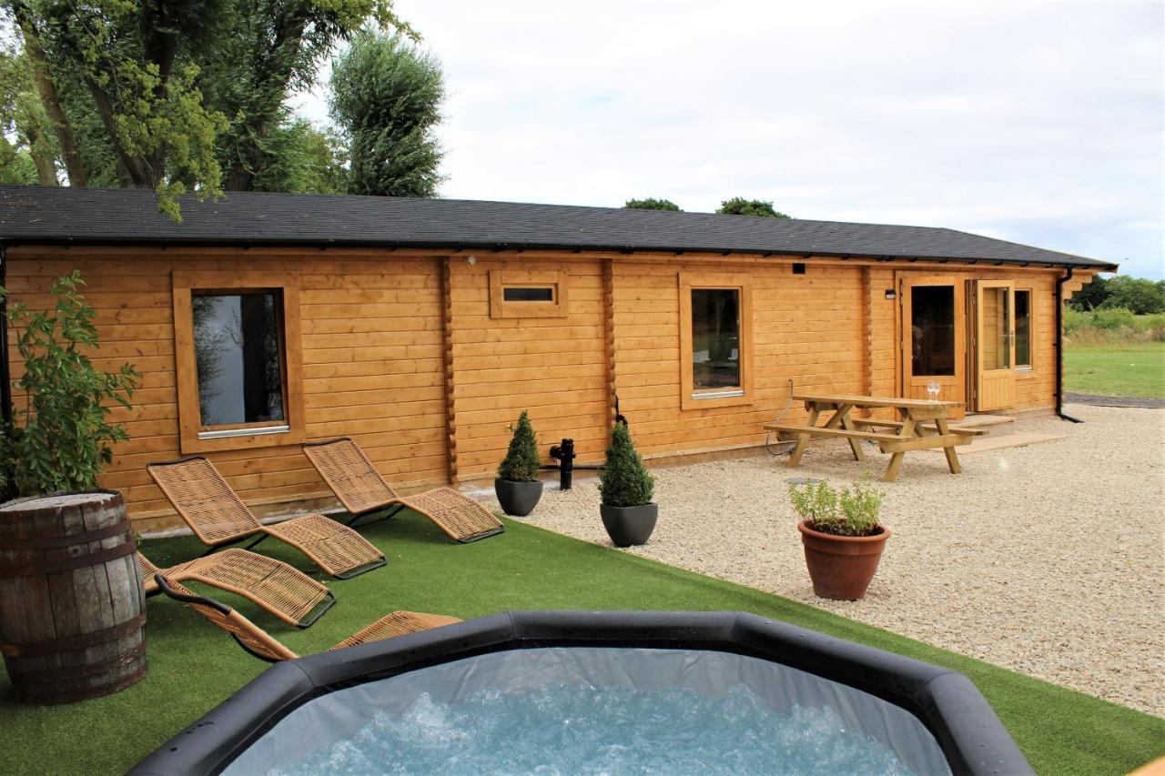 Stunning 5-Bed Cabin In Ashton Under Hill Evesham Dış mekan fotoğraf